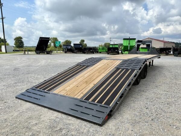 2026 Diamond C FMAX210 2.0 32′ x 102″ Engineered Beam 25k W/ Hydraulic Dovetail