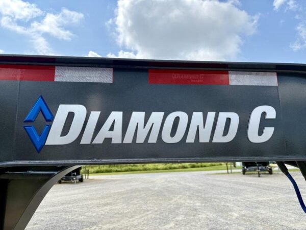2026 Diamond C FMAX210 2.0 32′ x 102″ Engineered Beam 25k W/ Hydraulic Dovetail