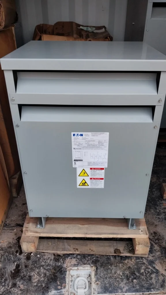 Eaton Dry Type Distribution Transformer V48M28T3016 480DELTA 60HZ 30KVA THREE…