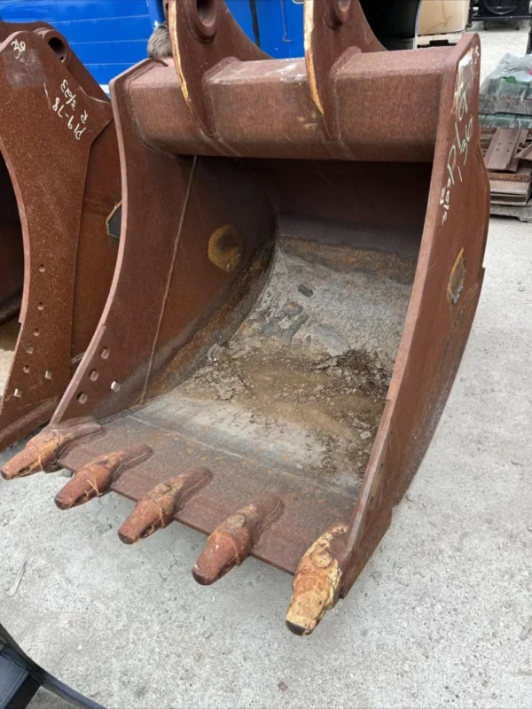 1-3-768x1024 Komatsu 200-6 42 Inch Tooth Bucket 80 Mm Pins excavator