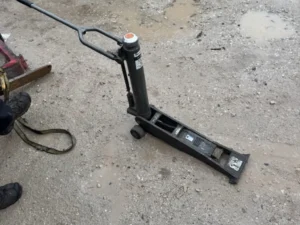 1-52-768x1024 Total Source – Hydraulic Forklift Jack, 15400 LB. Cap., 2.5″-16.5″ Lift Height