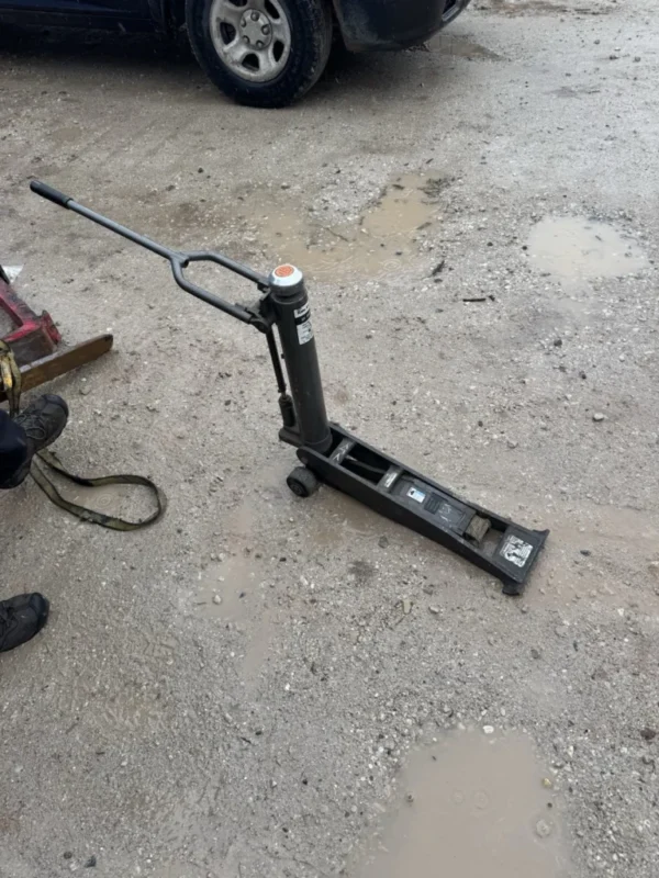 Total Source – Hydraulic Forklift Jack, 15400 LB. Cap., 2.5″-16.5″ Lift Height