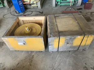 John Deere Idler wheel With Shaft To Fit 750 Dozer Part Number ID526-30AM new