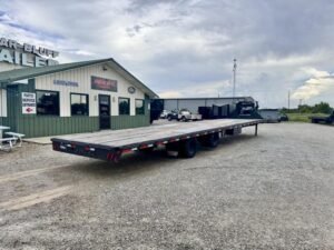 2024 Diamond C FMAX212 40′ x 102″ Fleetneek 25.9k GVWR Straight Deck Air Ride