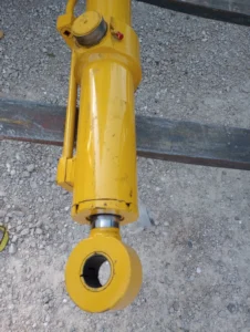 Komatsu Hydraulic Cylinder 4002816M Ships To Commercial Address Only New
