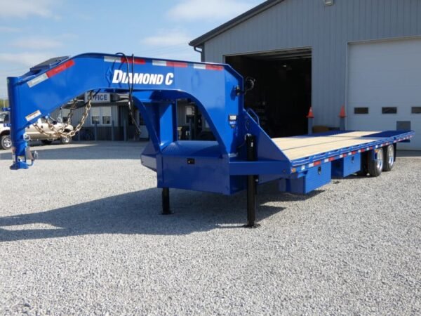 2025 Diamond C FMAX212 HDT 102″x 32′ 25.9k Hydraulic Dovetail Equipment Trailer Stock #299069 Goose Neck Trailer – Spencer Trailers