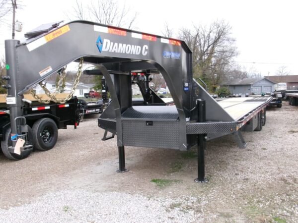 2025 Diamond C FMAX212 HDT 102″x 32′ 25.9k Hydraulic Dovetail Equipment Trailer Stock #294689 Gooseneck Trailers – Spencer Trailers