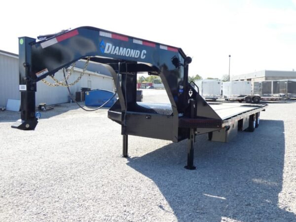 2026-diamond-c-fmax212-hdt-102-x-32-259k-hydraulic-dovetail- (1) 2026 Diamond C FMAX212 HDT 102″x 32′ 25.9k Hydraulic Dovetail Equipment Trailer Stock #304993 Gooseneck Trailer – Spencer Trailers