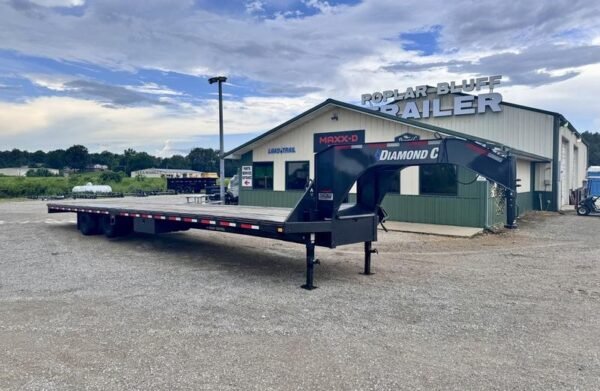 2024 Diamond C FMAX212 40′ x 102″ Fleetneek 25.9k GVWR Straight Deck Air Ride