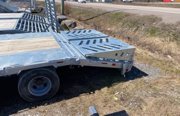 3-16-700x450-1 2023 Triumph 25′ Equipment Float