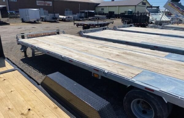 2023 Triumph 25′ Equipment Float