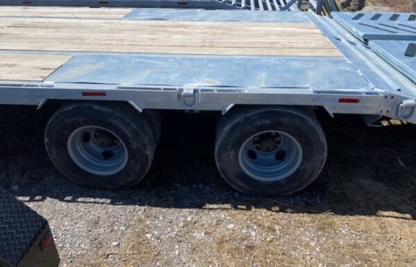 2023 Triumph 25′ Equipment Float