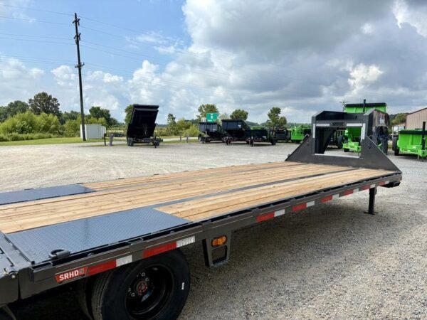 2026 Diamond C FMAX210 2.0 32′ x 102″ Engineered Beam 25k W/ Hydraulic Dovetail