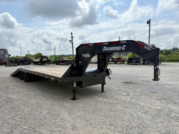 2026 Diamond C FMAX210 2.0 32′ x 102″ Engineered Beam 25k W/ Hydraulic Dovetail