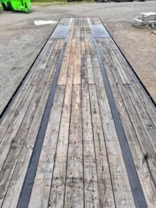 2024 Diamond C FMAX212 40′ x 102″ Fleetneek 25.9k GVWR Straight Deck Air Ride