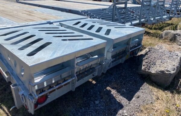 2023 Triumph 25′ Equipment Float