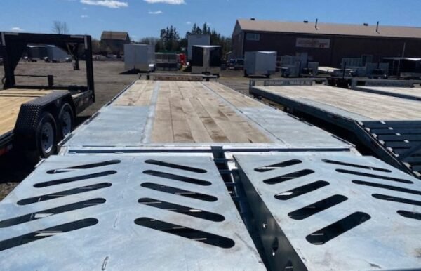 2023 Triumph 25′ Equipment Float