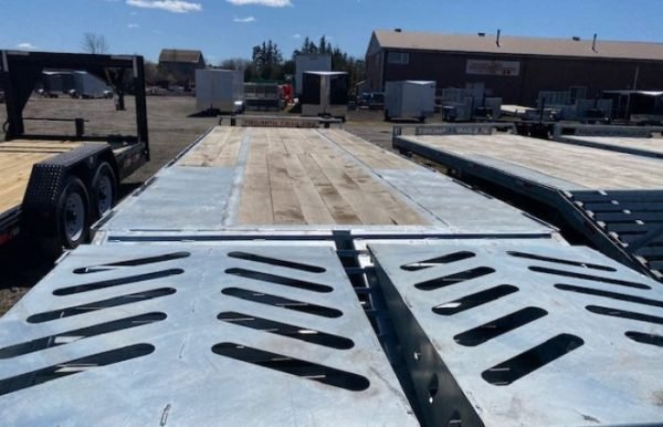 7-1-700x450-1 2023 Triumph 25′ Equipment Float