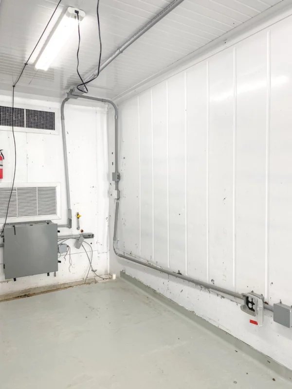 40 Foot High-Cube Insulated Shipping Container with 5 Ton Bard HVAC