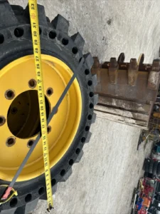 Camso 33×12-20 Solid Steer Tires With Rims 7.5-20 Rim 8 Lug Gehl Cat Case JCB