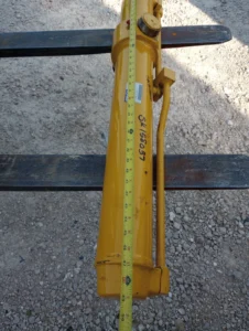 Komatsu Hydraulic Cylinder 4002816M Ships To Commercial Address Only New