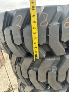 Camso 33×12-20 Solid Steer Tires With Rims 7.5-20 Rim 8 Lug Gehl Cat Case JCB