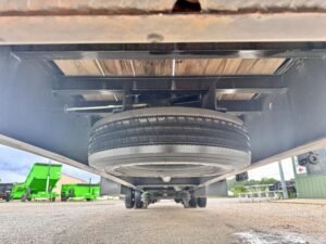 2024 Diamond C FMAX212 40′ x 102″ Fleetneek 25.9k GVWR Straight Deck Air Ride