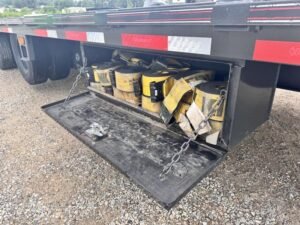 2024 Diamond C FMAX212 40′ x 102″ Fleetneek 25.9k GVWR Straight Deck Air Ride