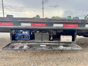 2024 Diamond C FMAX212 40′ x 102″ Fleetneek 25.9k GVWR Straight Deck Air Ride