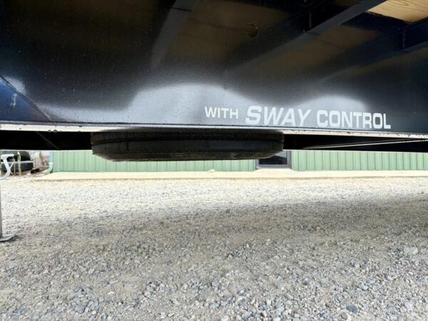 2026 Diamond C FMAX210 2.0 32′ x 102″ Engineered Beam 25k W/ Hydraulic Dovetail