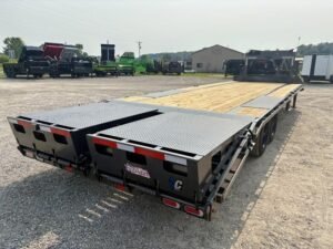 2025 Diamond C FMAX208 28′ x 102″ 18k Engineered Beam With Max Ramps