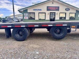 2024 Diamond C FMAX212 40′ x 102″ Fleetneek 25.9k GVWR Straight Deck Air Ride