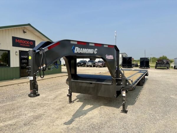 DF716533-E72B-4F96-A1A7-E44F20F2842D-1 2025 Diamond C FMAX208 28′ x 102″ 18k Engineered Beam With Max Ramps