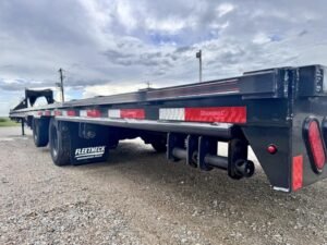 2024 Diamond C FMAX212 40′ x 102″ Fleetneek 25.9k GVWR Straight Deck Air Ride