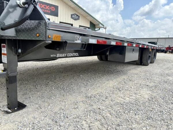 2026 Diamond C FMAX210 2.0 32′ x 102″ Engineered Beam 25k W/ Hydraulic Dovetail