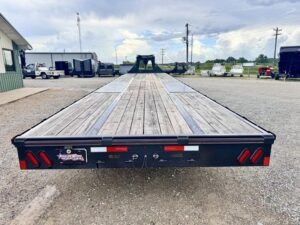 2024 Diamond C FMAX212 40′ x 102″ Fleetneek 25.9k GVWR Straight Deck Air Ride