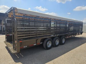 5-4-300x225 2025 Neckover 32’X6’8″ Stock / Stock Combo Trailer