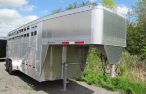 IMG_0122-700x450-1-300x193 2023 EBY Maverick 20′ Aluminum Gooseneck Livestock Trailer