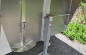 IMG_0123-700x450-1-300x193 2023 EBY Maverick 20′ Aluminum Gooseneck Livestock Trailer