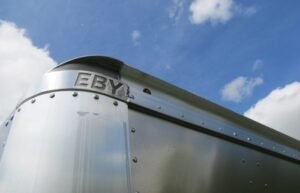 IMG_0135-700x450-1-300x193 2023 EBY Maverick 20′ Aluminum Gooseneck Livestock Trailer